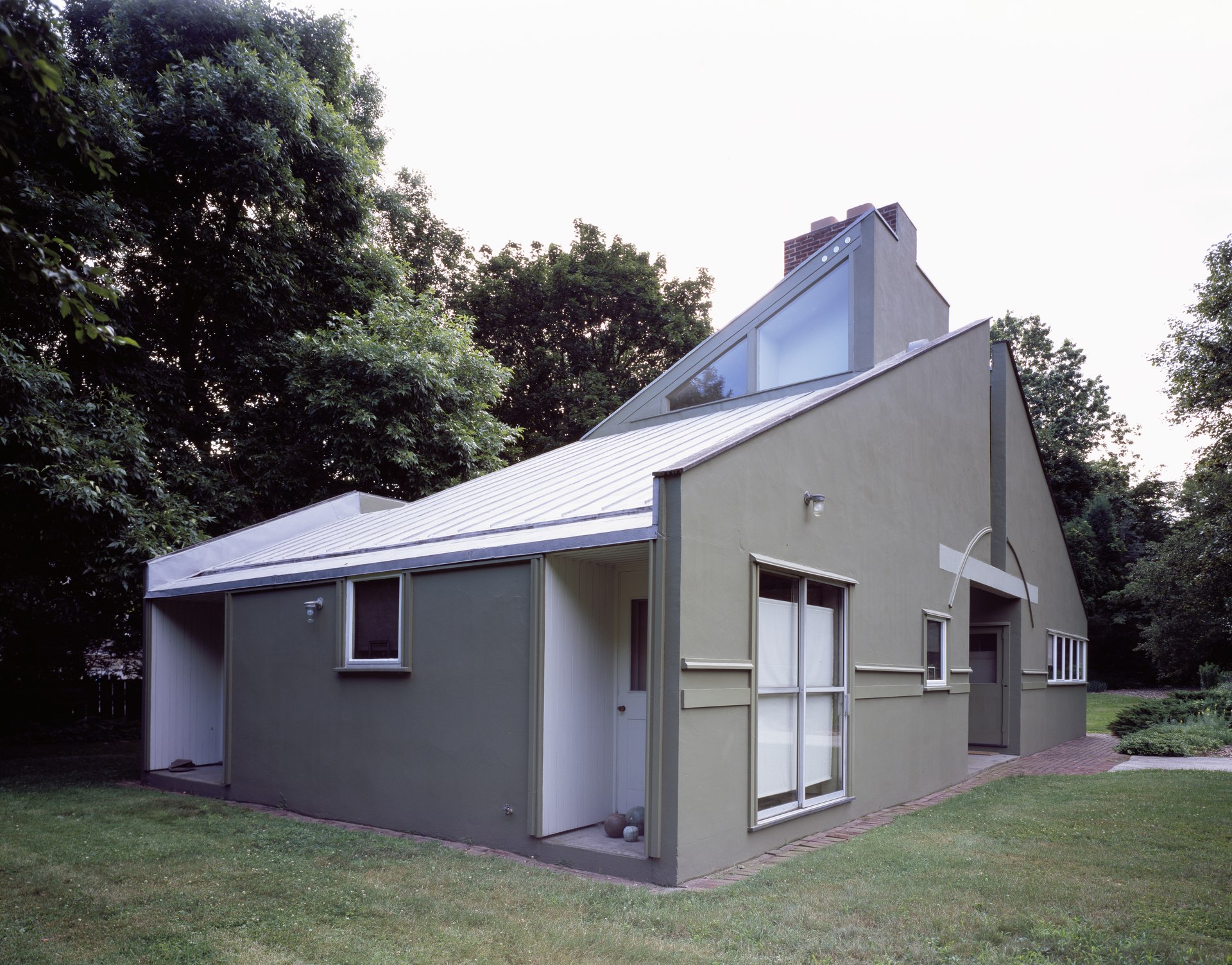 Suburban homes in an American neighborhood